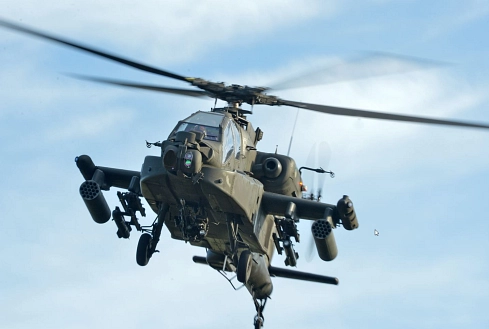 Niederländischer Kampfhubschrauber AH-64D Apache hebt ab während der Übung Green Griffin 2021 der Division Schnelle Kräfte (DSK) auf dem Truppenübungsplatzes Altengrabow am 01.10.2021. (Foto: Bundeswehr/Carl Schulze) © Stadt Rhede